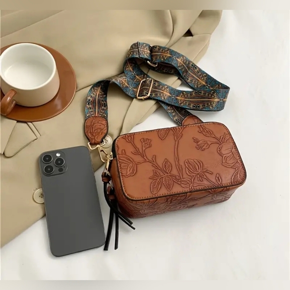 NEW! Floral Embossed Tan Crossbody Bag NWT! - Picture 4 of 4